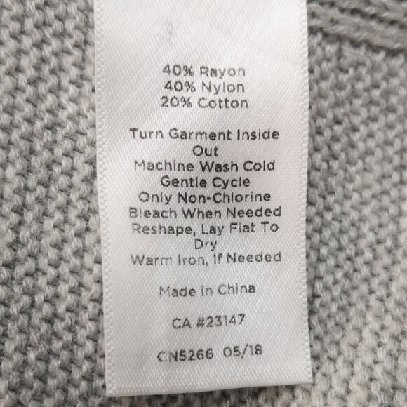 Talbots Ladies Size Medium Light Grey V-neck Round Hem Lightweight Sweater - Picture 5 of 10